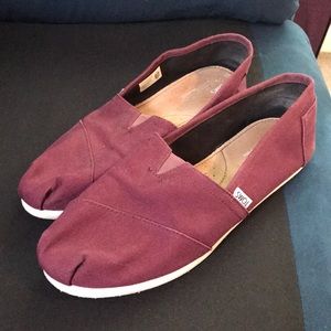 Tom’s women slip on shoes